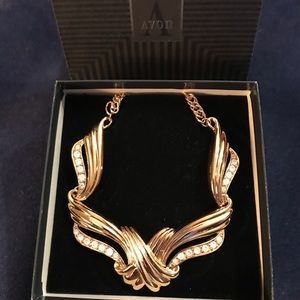 Avon 1993 NIB “UNDENIABLE NECKLACE”